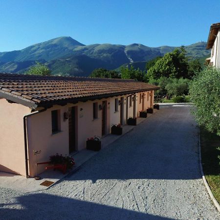 Santa Croce Villa Fossato di Vico Dış mekan fotoğraf
