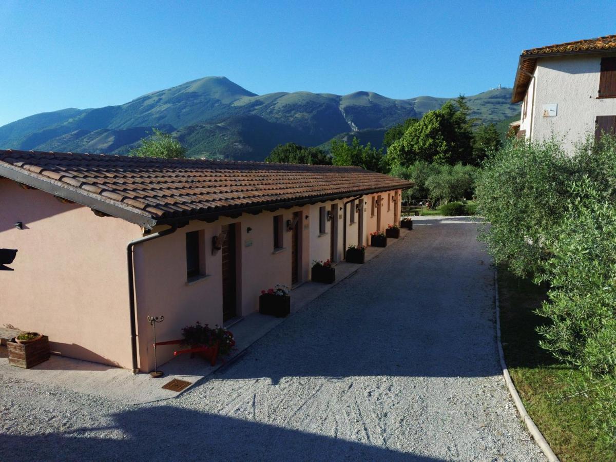 Santa Croce Villa Fossato di Vico Dış mekan fotoğraf