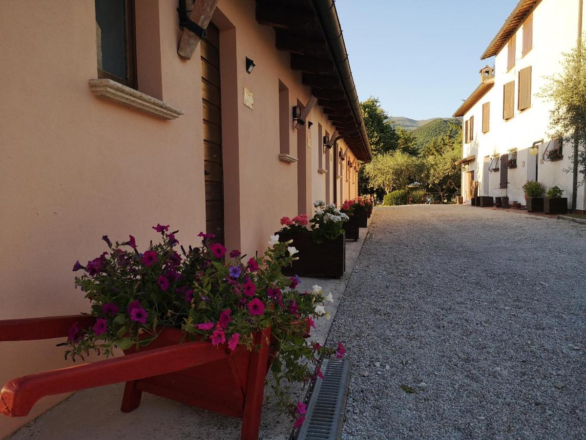 Santa Croce Villa Fossato di Vico Dış mekan fotoğraf