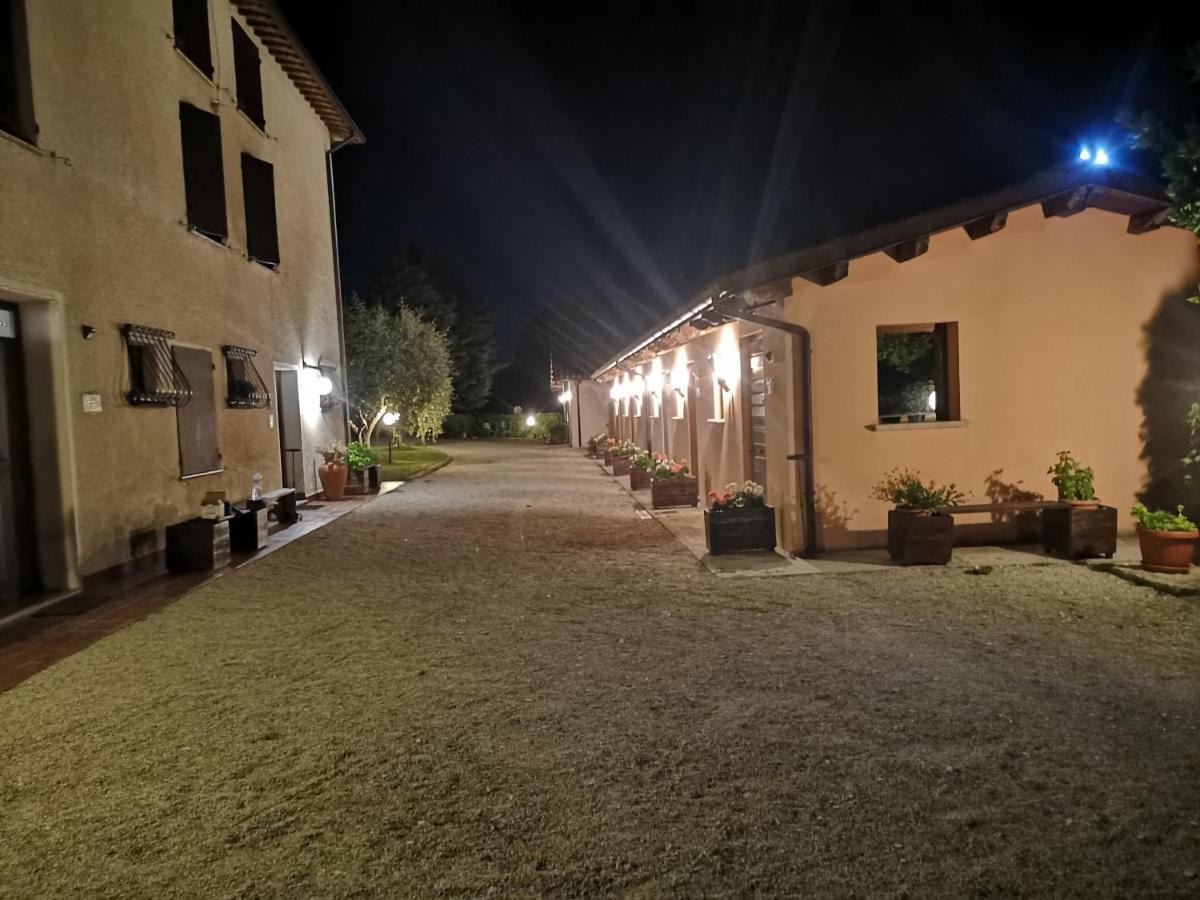 Santa Croce Villa Fossato di Vico Dış mekan fotoğraf
