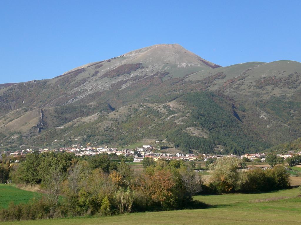 Santa Croce Villa Fossato di Vico Dış mekan fotoğraf