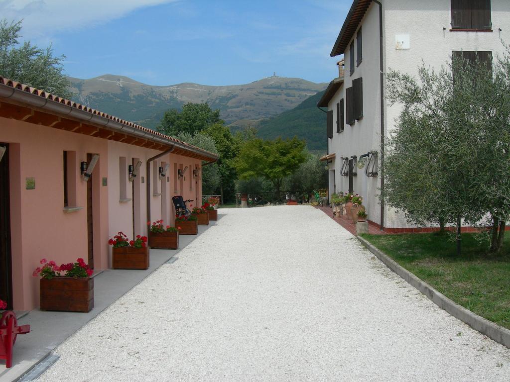 Santa Croce Villa Fossato di Vico Dış mekan fotoğraf