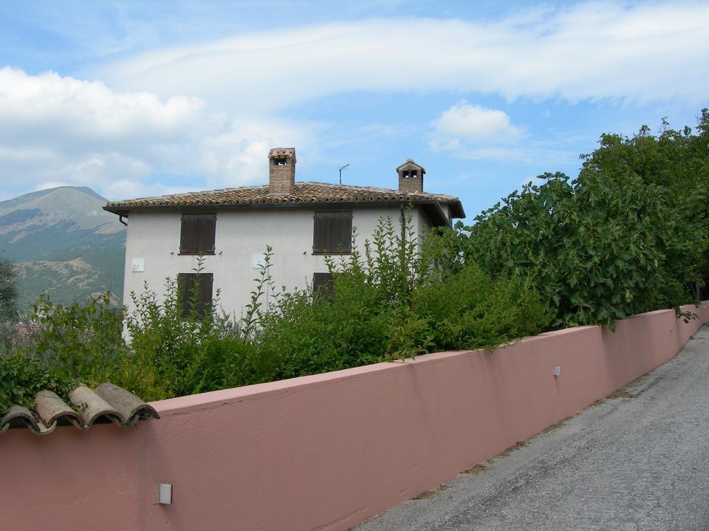 Santa Croce Villa Fossato di Vico Dış mekan fotoğraf