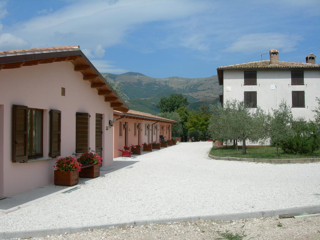 Santa Croce Villa Fossato di Vico Dış mekan fotoğraf