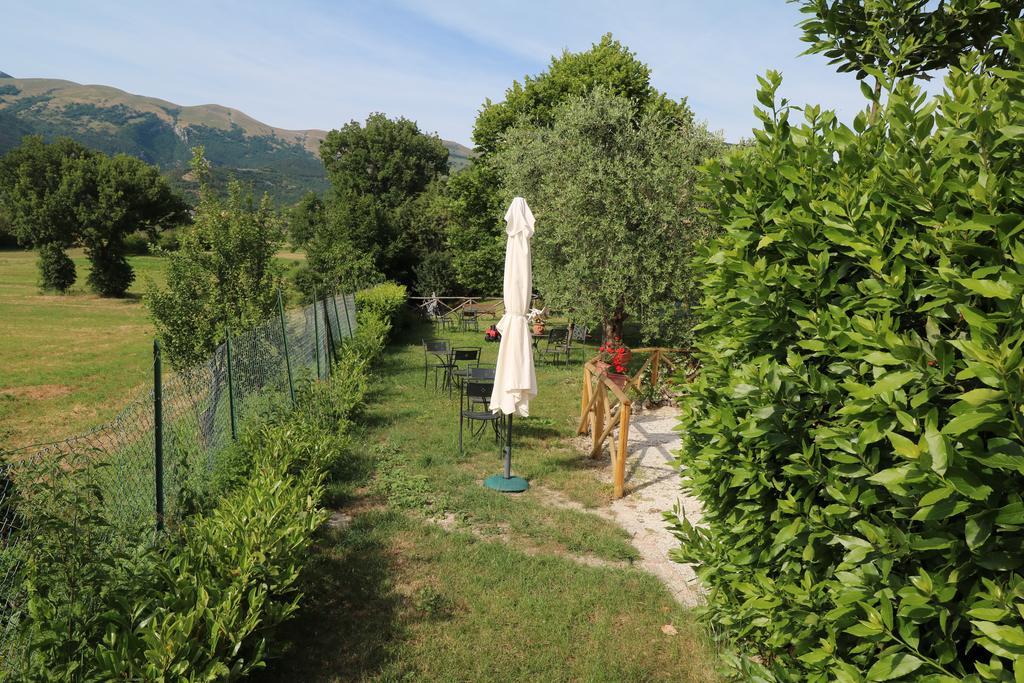 Santa Croce Villa Fossato di Vico Dış mekan fotoğraf